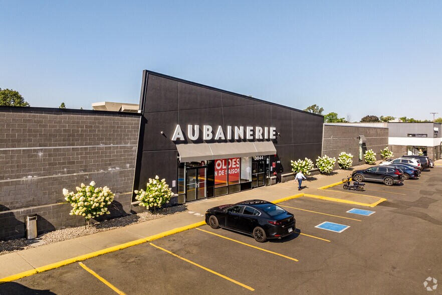 More Photos Of 3900 Boul Taschereau, Longueuil Unknown For Lease