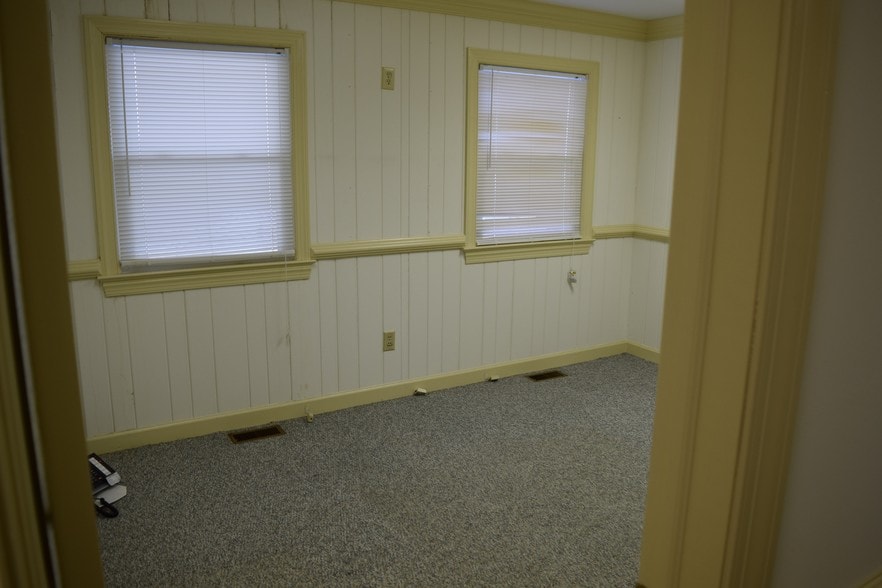 More Photos Of 13441 Warwick Blvd, Newport News Flex For Lease