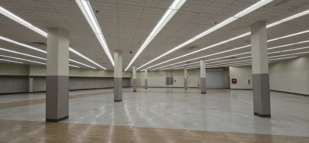 More Photos Of 210 Post Ave, Westbury Drugstore For Lease