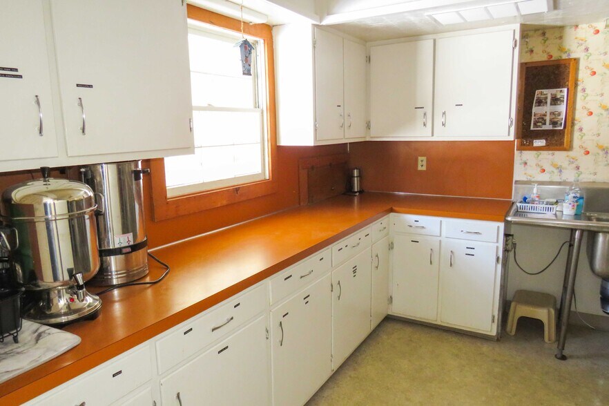 More Photos Of 1245 S Fabrique Dr, Wichita Flex For Sale