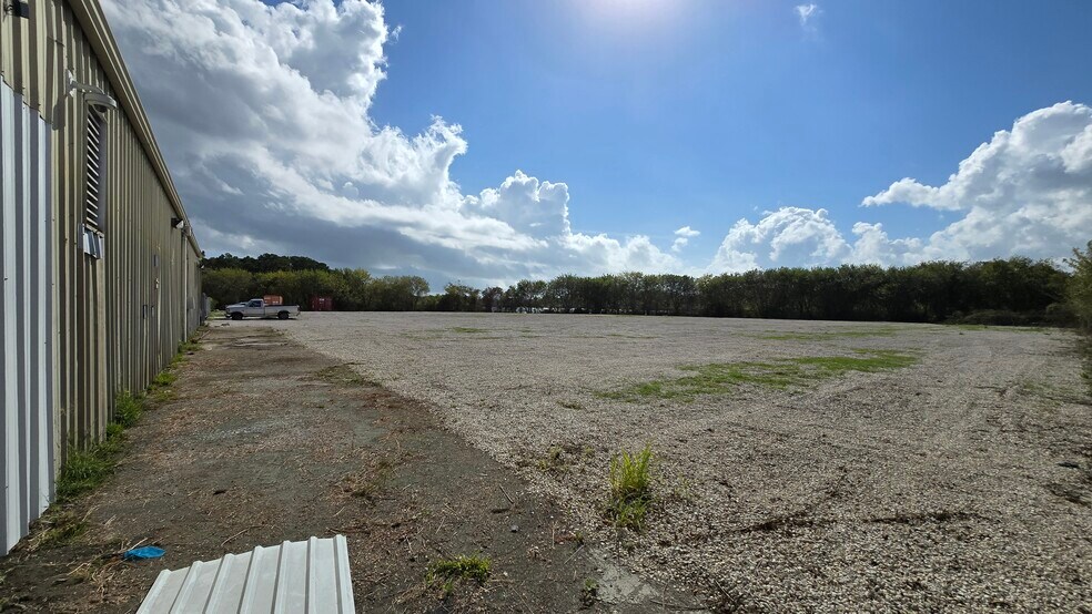 More Photos Of 1801 Decker Dr, Baytown Light Distribution For Lease