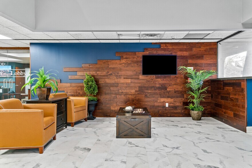 More Photos Of 805 Oakwood Dr, Rochester Office For Lease