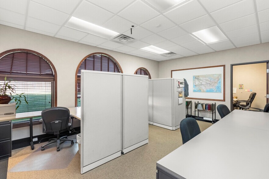 More Photos Of 33 Hiram St, Lake Orion Medical For Lease