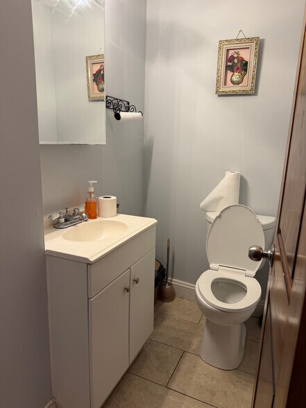 More Photos Of 1763 Pitman Ave, Bronx Office For Sale
