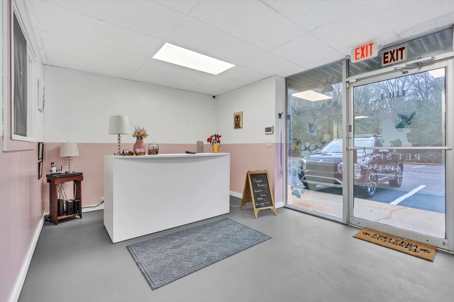 More Photos Of 110 E Butler Rd, Mauldin Unknown For Lease