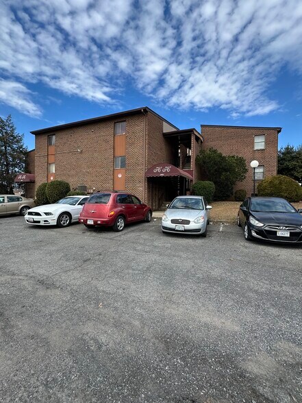 More Photos Of 1606 Wayne St NE, Roanoke Apartments For Sale