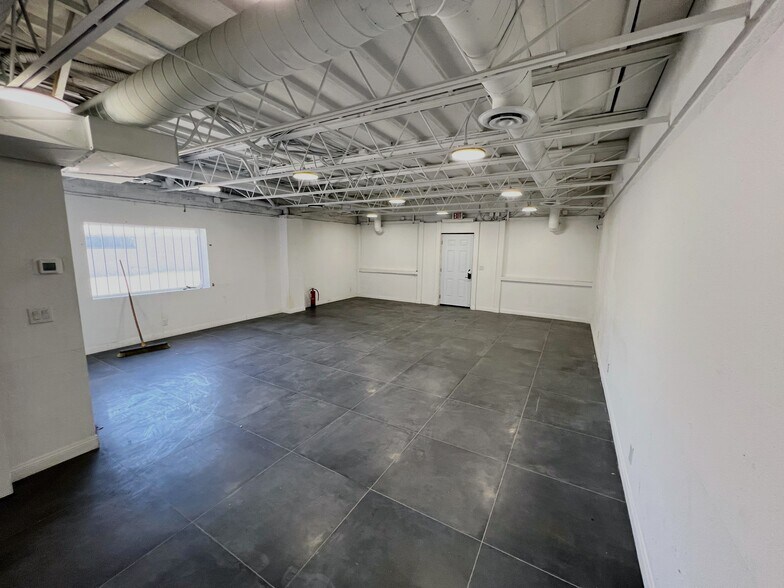 More Photos Of 910 E Sahara Ave, Las Vegas Loft Creative Space For Lease