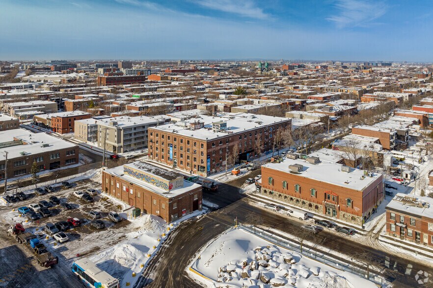 More Photos Of 305 Rue de Bellechasse, Montréal Office For Lease