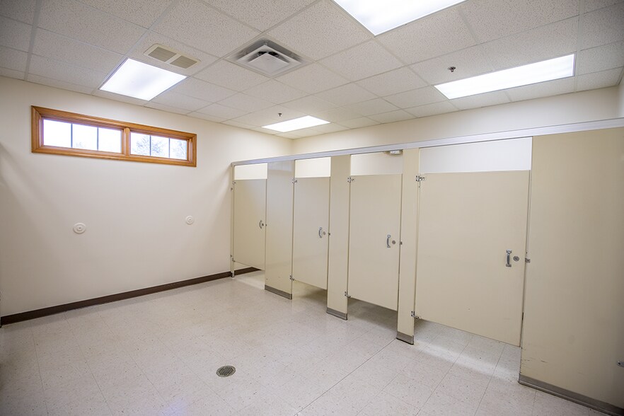 More Photos Of 86 Coraopolis Rd, Coraopolis Medical For Sale