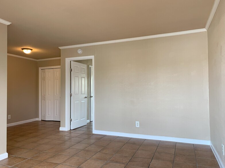 More Photos Of 3045 Golfcrest Blvd, Houston Apartments For Sale