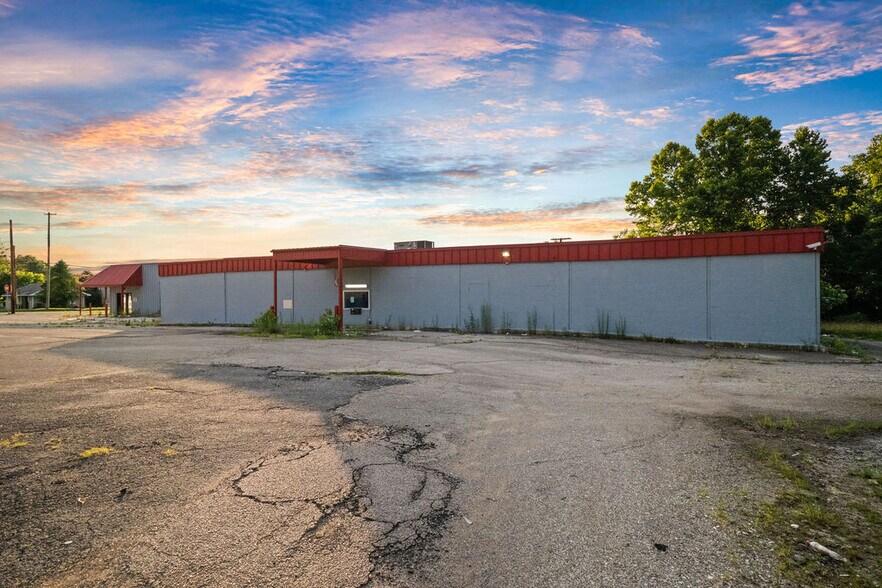 More Photos Of 425 Camden Rd, Huntington Drugstore For Sale