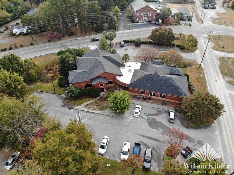 Primary Photo Of 203 N Lake Dr, Lexington Medical For Sale