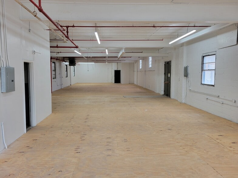 More Photos Of 429 E 164th St, Bronx Warehouse For Lease