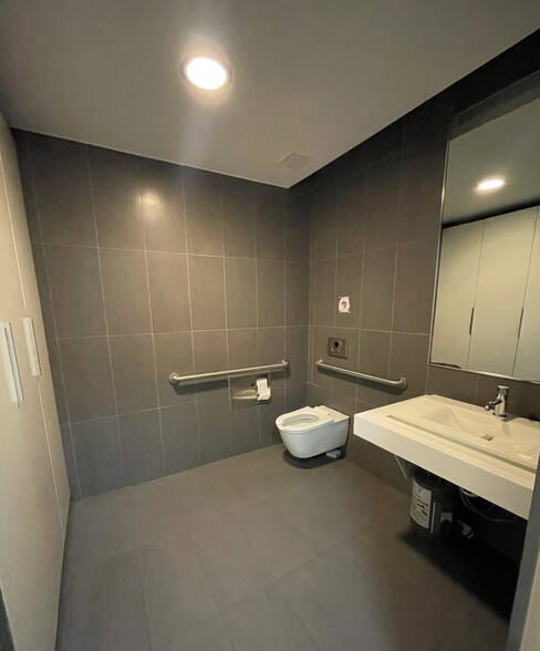 More Photos Of 25 E 21st St, New York Apartments For Sale