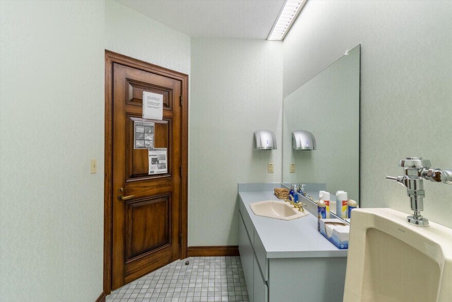 More Photos Of 268 S Suncoast Blvd, Crystal River Office For Sale