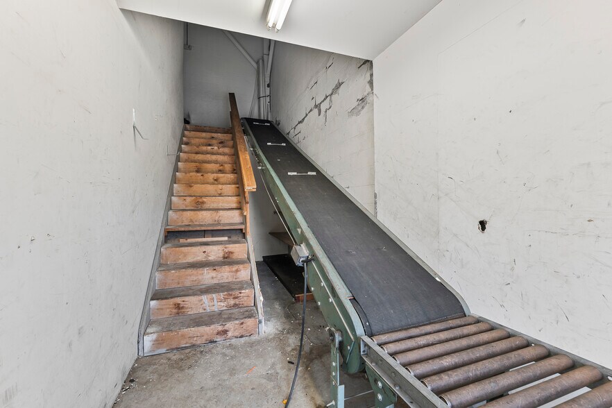 More Photos Of 189 Greenwood Ave, Midland Park Warehouse For Lease