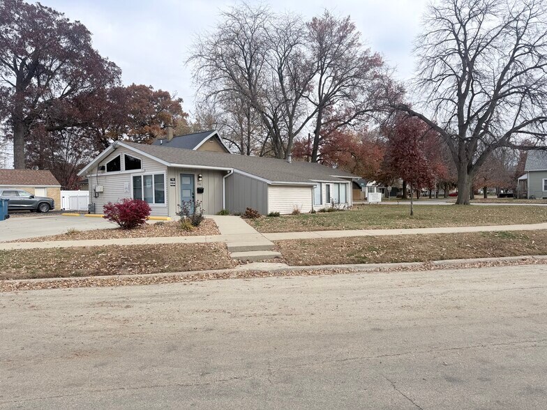 More Photos Of 700 N River Dr, Kankakee Office For Sale