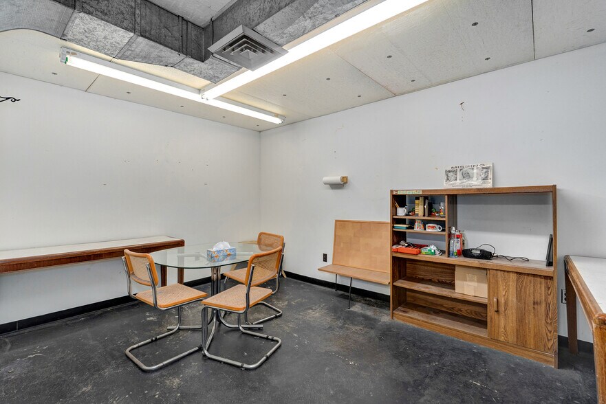 More Photos Of 532 E Walnut St, Springfield Freestanding For Sale