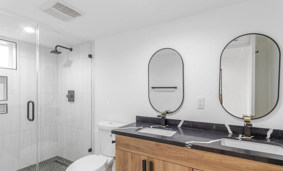 More Photos Of 10821 Hartsook St, North Hollywood Apartments For Sale