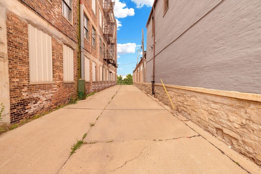 More Photos Of 1331 N Martin Luther King Dr, Milwaukee Storefront Retail Residential For Sale