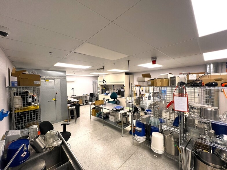 More Photos Of 6329 Pine St, Las Vegas Warehouse For Sale