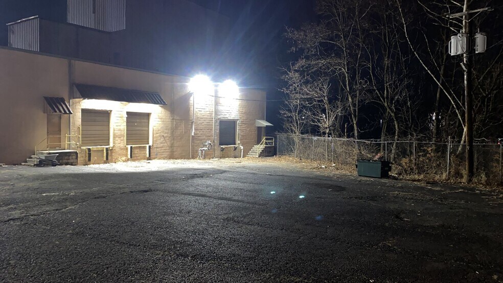 More Photos Of 164-168 Manchester pl, Newark Distribution For Lease