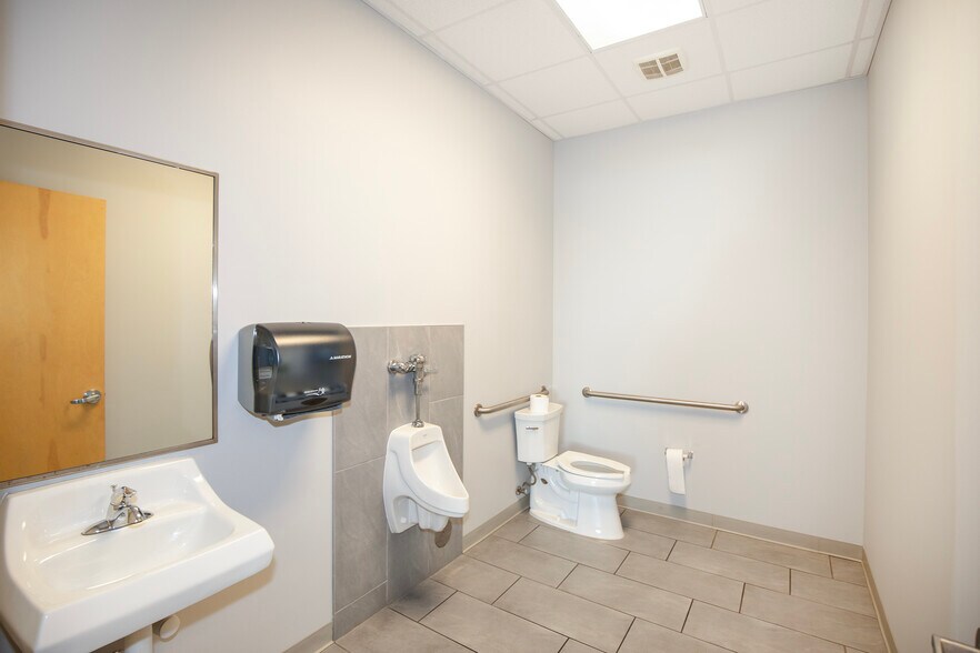 More Photos Of 1201 Butler Rd, League City Warehouse For Lease