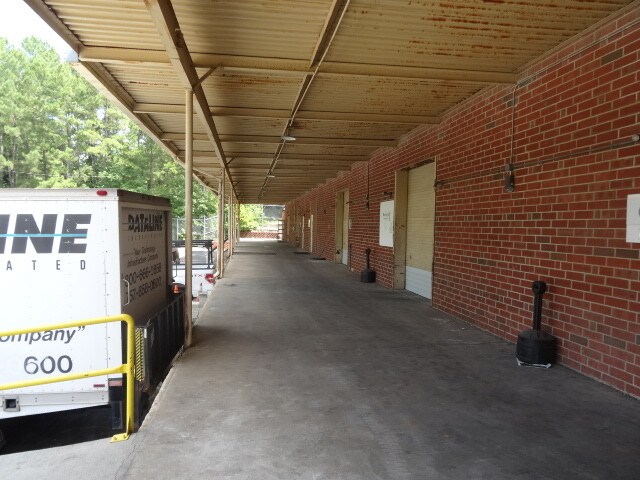 More Photos Of 504 Cumberland St, Fayetteville Light Distribution For Lease