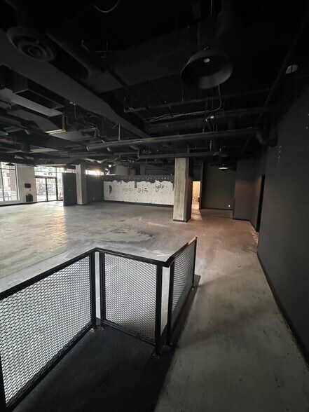 More Photos Of 100 Esplanade Espl E, North Vancouver Office For Lease