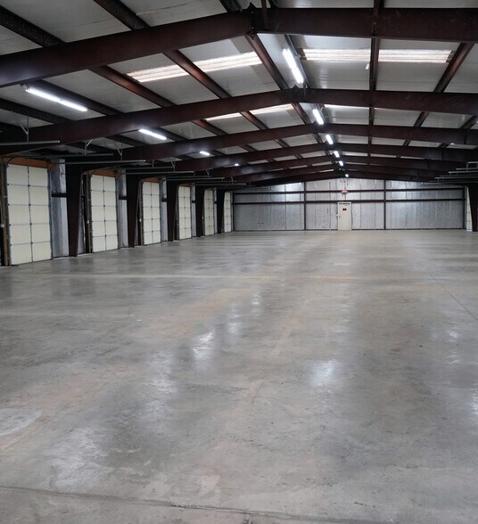 More Photos Of 150 Ayers Blvd, Belpre Light Distribution For Lease