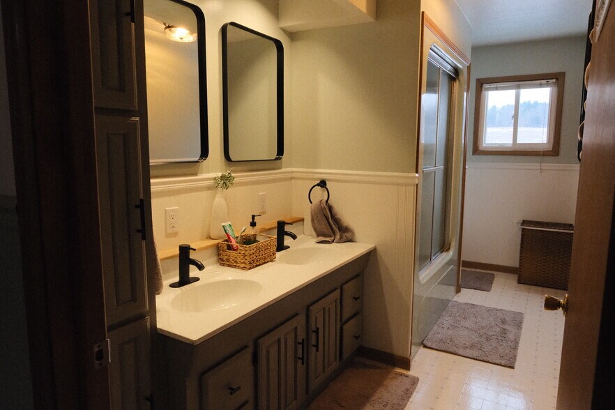 More Photos Of 1052 Centre Tpke, Orwigsburg Flex For Sale