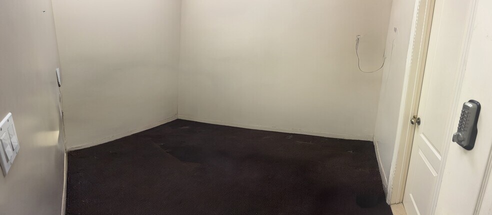 More Photos Of 1813 65th St, Brooklyn Storefront Retail Office For Lease