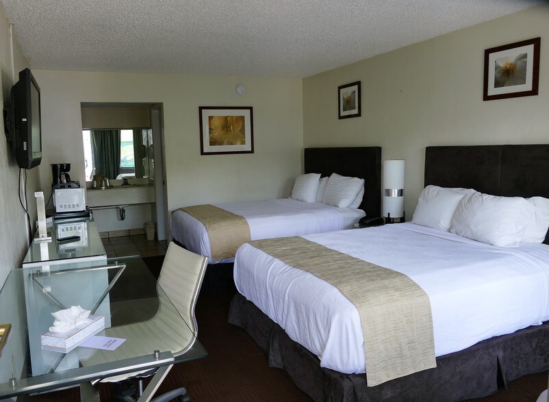 More Photos Of 990 N Homestead Blvd, Homestead Hotel For Sale