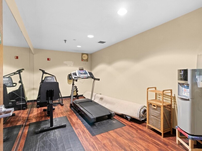More Photos Of 1001 W College, Oak Creek Hotel For Sale
