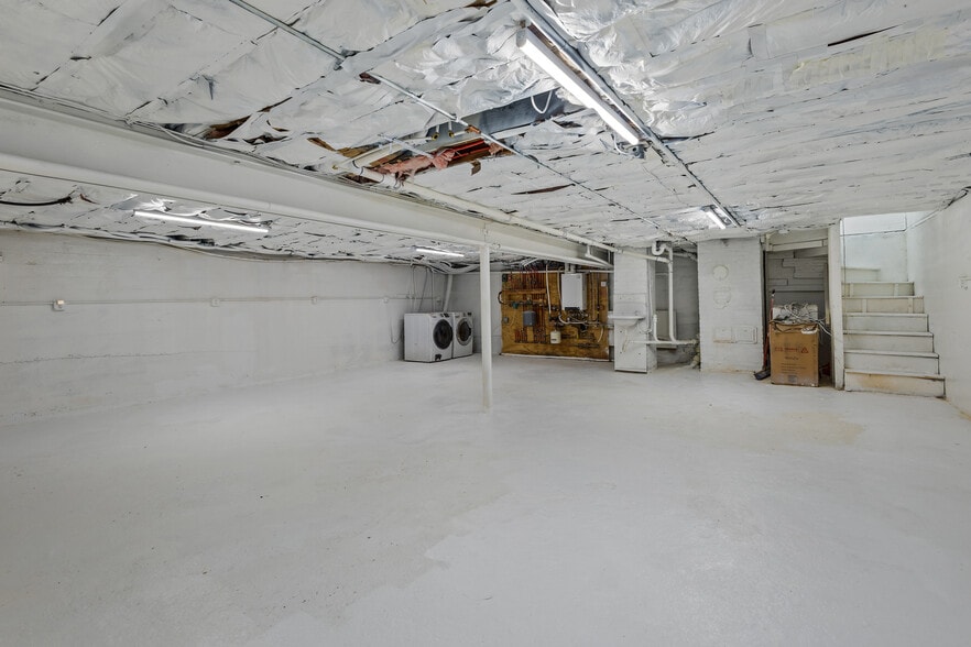 More Photos Of 116 Calverley St, Providence Storefront For Sale