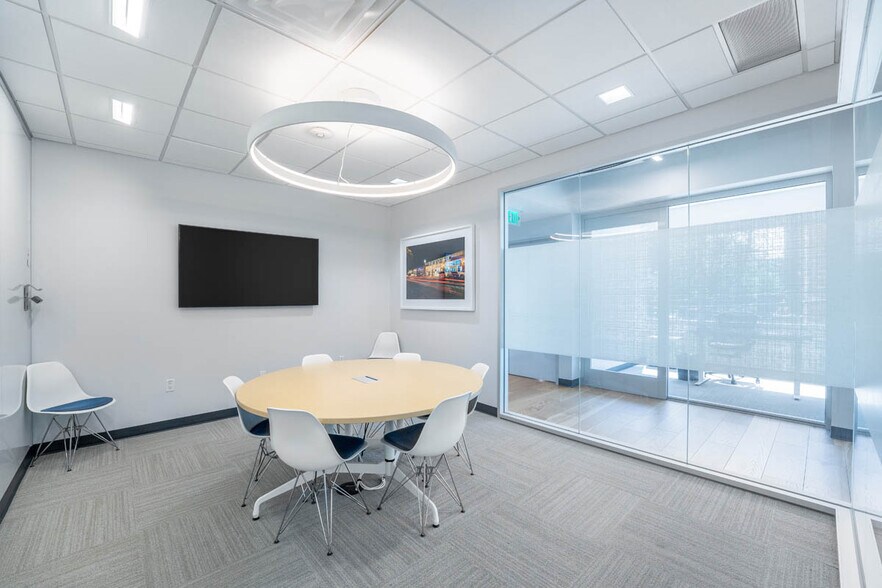 More Photos Of 3400 Oak Grove Ave, Dallas Office For Lease