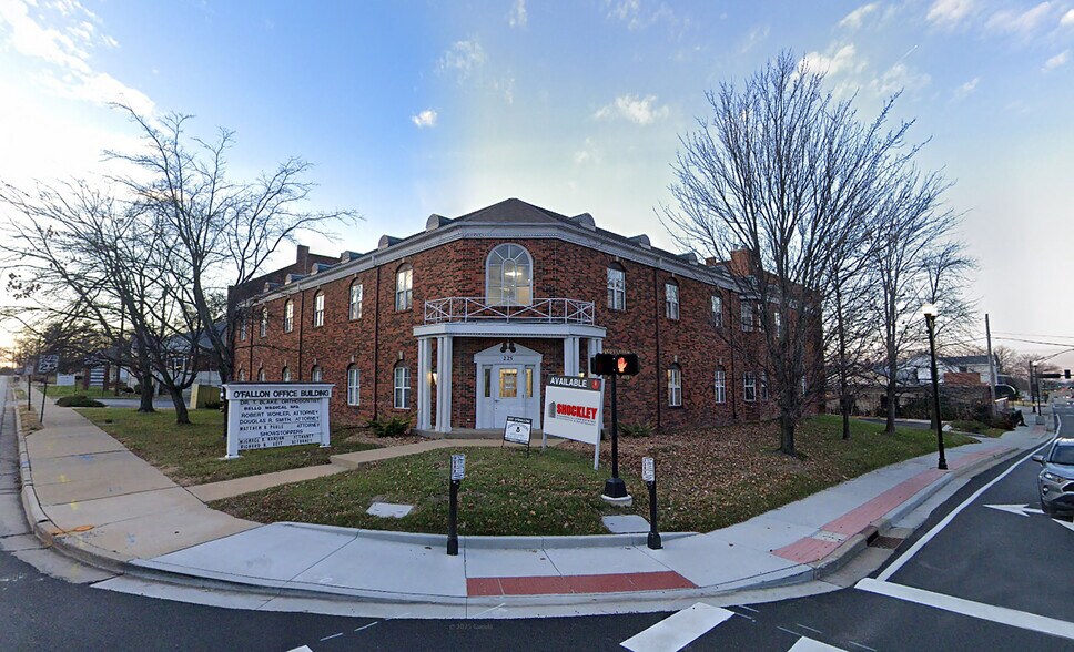 More Photos Of 225 S Main St, O'Fallon Office For Sale