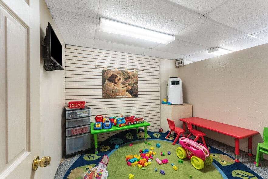 More Photos Of 2506 9th St, Bradenton Freestanding For Sale