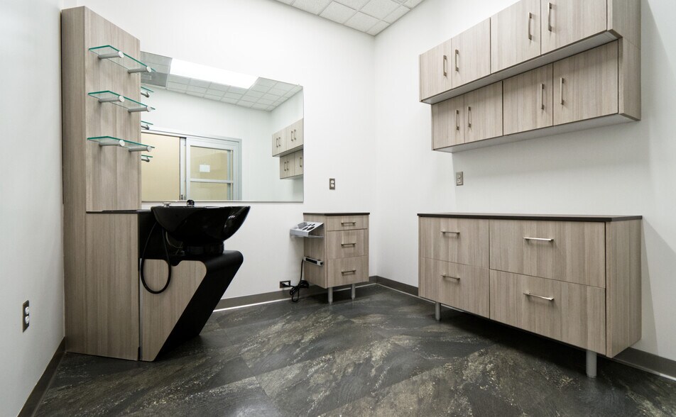 Primary Photo Of 6501 Grape Rd, Mishawaka Department Store For Lease