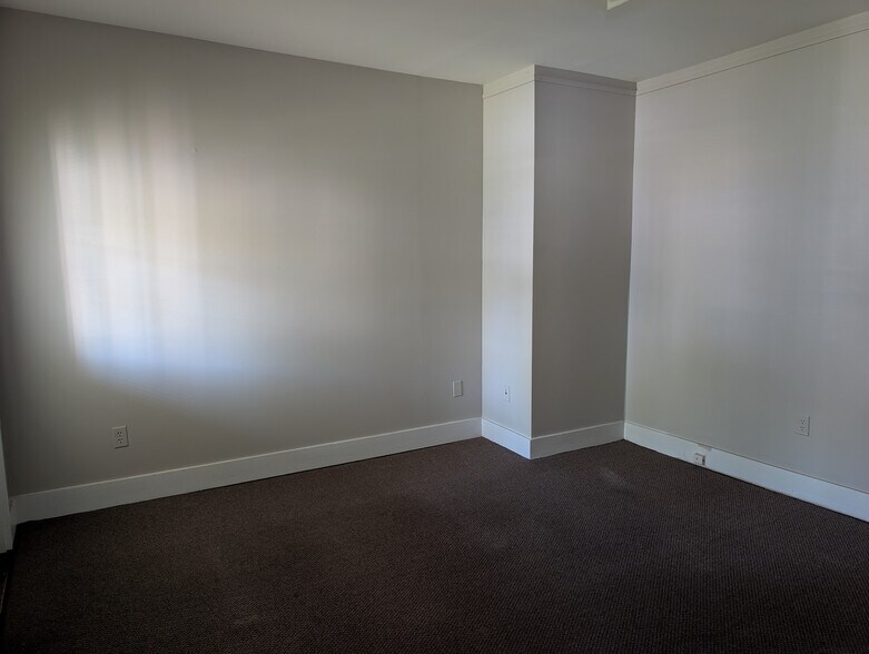More Photos Of 368 Derby Ave, Derby Storefront Retail Office For Lease