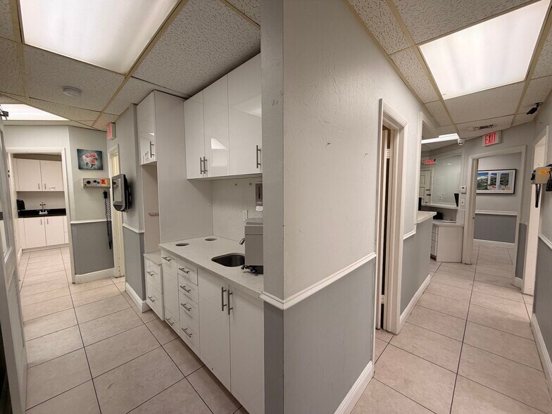 More Photos Of 2331 N State Road 7, Lauderhill Office For Sale