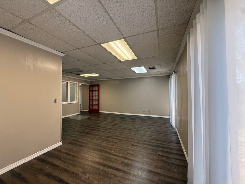 More Photos Of 2251 E Skelly Dr, Tulsa Medical For Lease