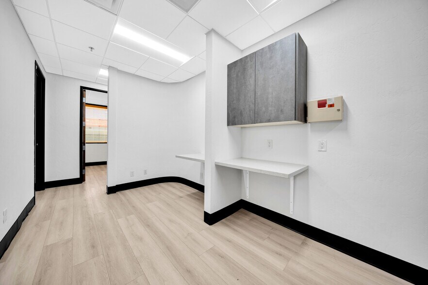 More Photos Of 4045 E Union Hills Dr, Phoenix Medical For Lease