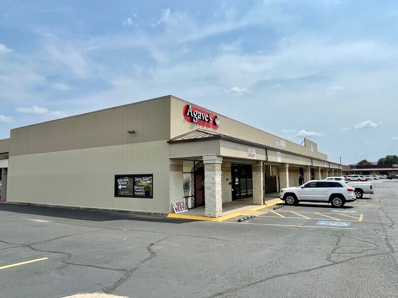 More Photos Of 120 Southwinds Rd, Farmington Restaurant For Sale