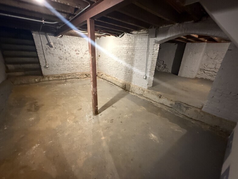 More Photos Of 185 Howard Ave, Brooklyn Storefront For Lease