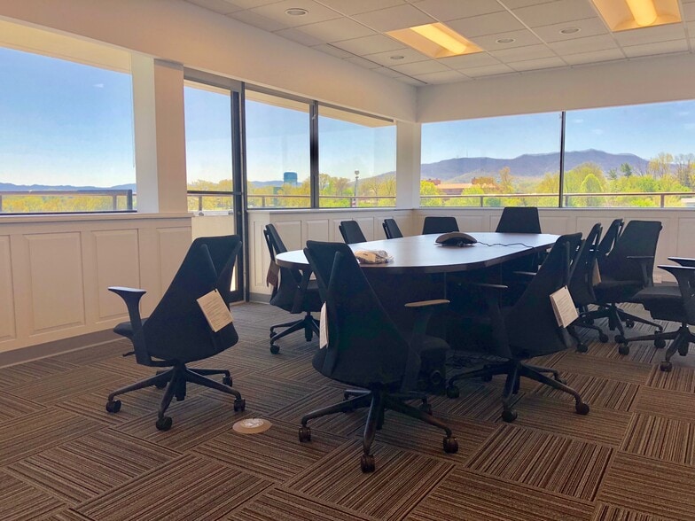 More Photos Of 1616 W Market St, Johnson City Medical For Lease