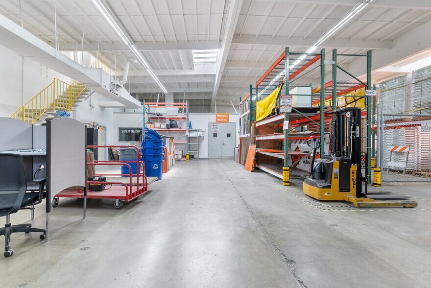 More Photos Of 8399 Edgewater Dr, Oakland Warehouse For Lease