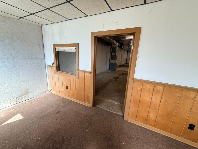 More Photos Of 2420 W Broad St, Columbus Freestanding For Lease