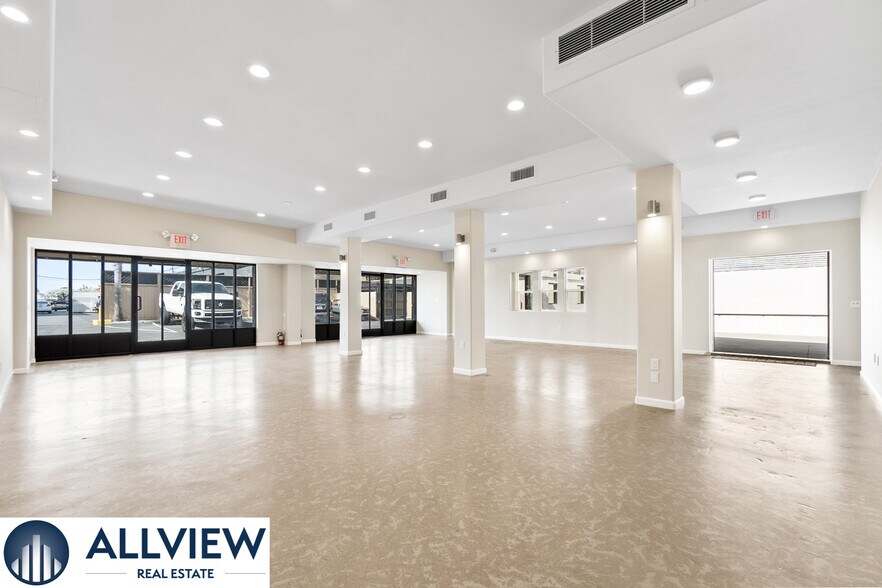 More Photos Of 130 E 17th St, Costa Mesa General Retail For Sale