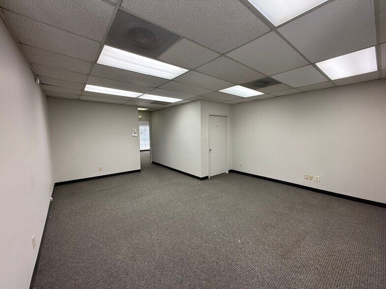 More Photos Of 2130 N Winery Ave, Fresno Office For Lease